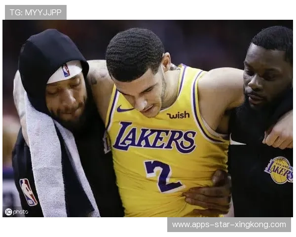 戴维斯稳健抢板补篮,洛杉矶保持胜利 戴维斯稳健抢板补篮,洛杉矶保持胜利